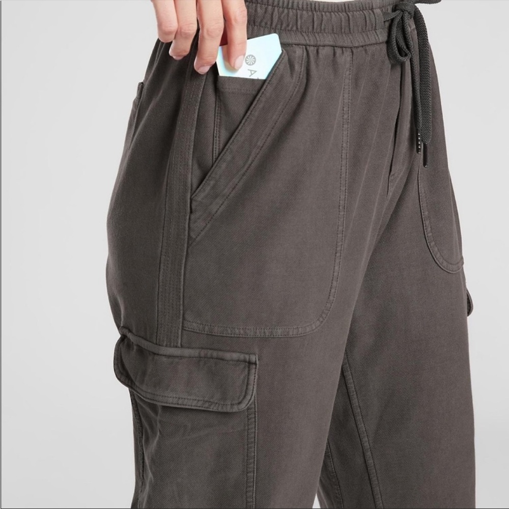 NWT Athleta Farallon Cargo Crop Sweatpants. Olive Green. Size 24 (plus size) 2X - Picture 3 of 6